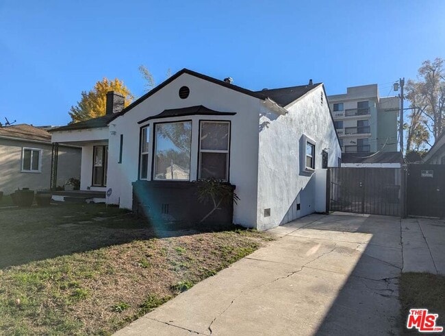 3966 S Victoria Ave in Los Angeles, CA - Building Photo - Building Photo