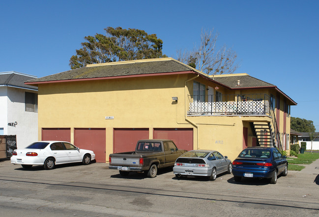 4911-4917 Terrace Ave in Oxnard, CA - Building Photo - Building Photo