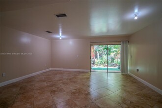 9487 SW 76th St in Miami, FL - Building Photo - Building Photo
