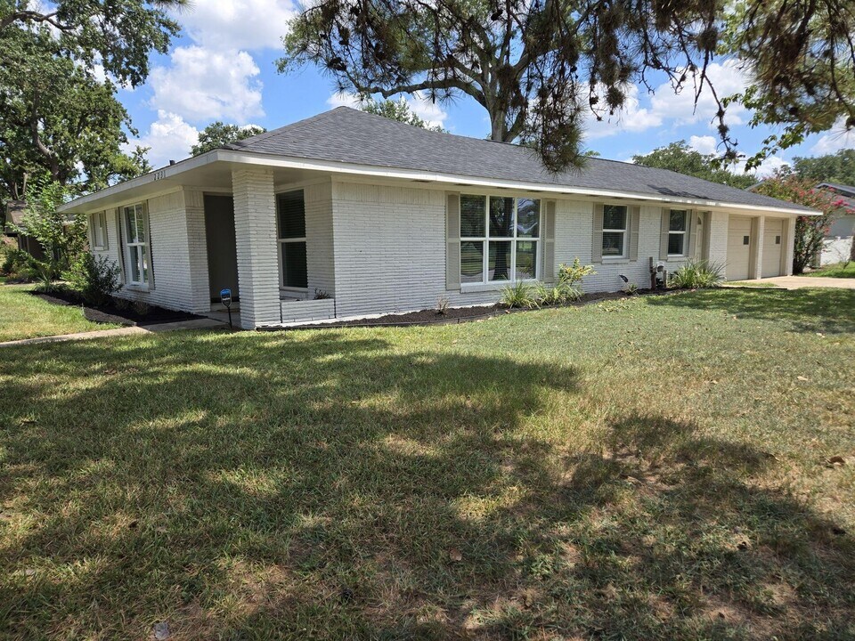 2231 Latexo Dr in Houston, TX - Building Photo