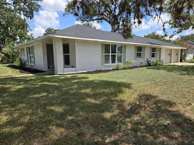 2231 Latexo Dr in Houston, TX - Building Photo - Building Photo