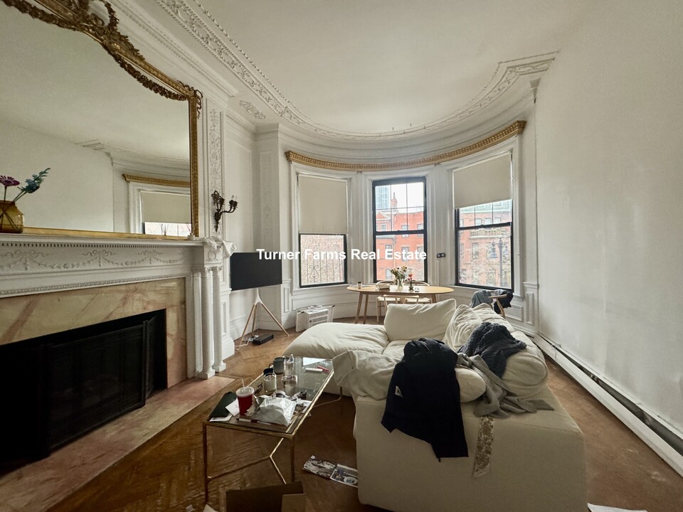 464 Beacon St, Unit 4F in Boston, MA - Building Photo