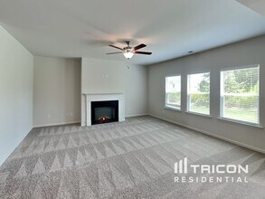 2328 Hastings Mnr Ln in Hampton, GA - Building Photo - Building Photo
