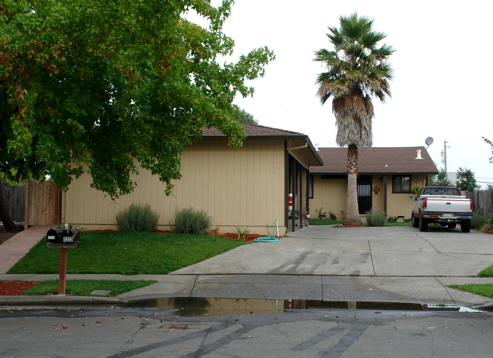 1227 Butte Ct in Santa Rosa, CA - Building Photo