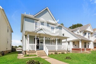 137 Pleasant Ave in Dayton, OH - Building Photo