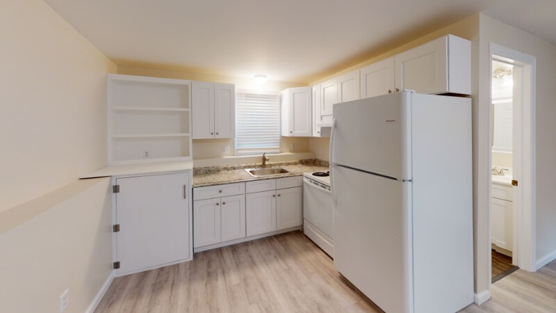 9 Park St in Stafford, CT - Building Photo