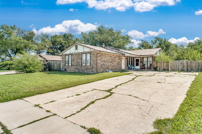 property at 3216 S Walnut St
