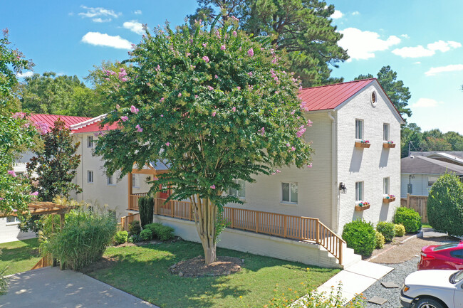 The Wilson Apartments in Carrboro, NC - Building Photo - Building Photo