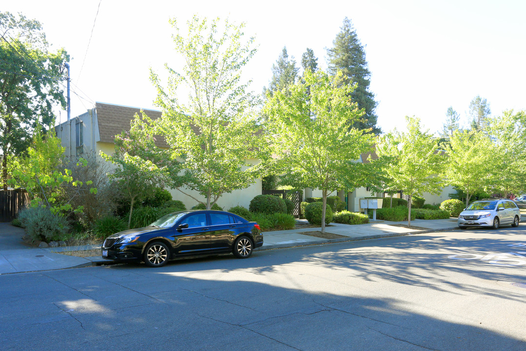 Pacific Townhomes in Santa Rosa, CA - Building Photo