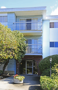 La Playa Vista in White Rock, BC - Building Photo - Building Photo