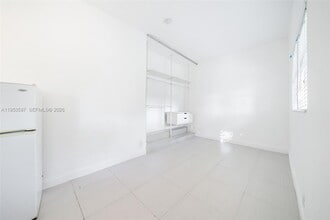 3262 Elizabeth St in Miami, FL - Building Photo - Building Photo