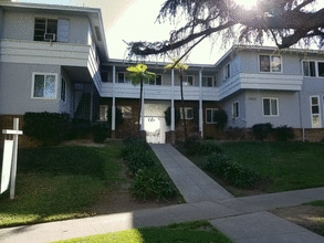 Los Feliz Arms in Los Angeles, CA - Foto de edificio - Building Photo