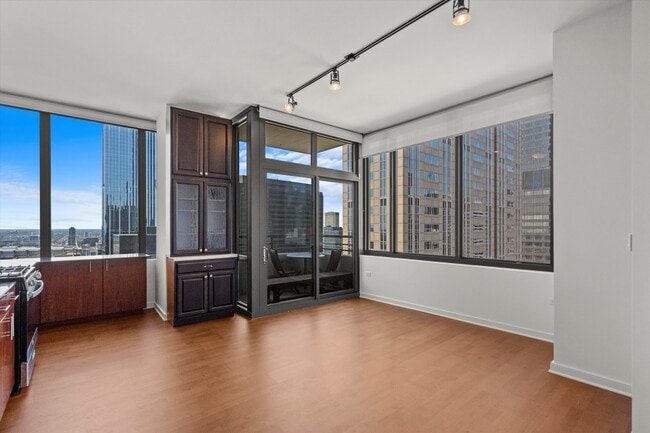 235 W Van Buren St in Chicago, IL - Building Photo - Building Photo