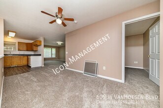 609 W Van Hoesen Blvd in Portage, MI - Building Photo - Building Photo