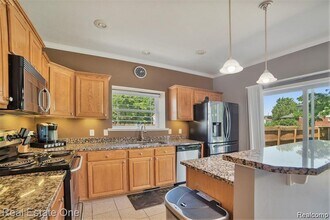 2043 Vermont Ave in Troy, MI - Building Photo - Building Photo