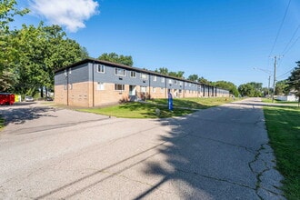 ONE11 UTICA PARK in Utica, MI - Building Photo - Building Photo