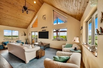 13391 Sunny Slope Rd in Hot Springs, SD - Foto de edificio - Building Photo