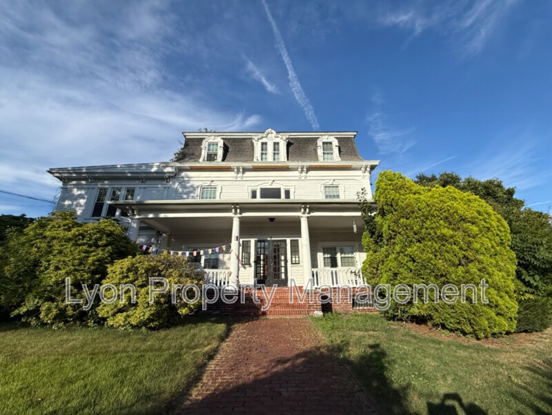 507 Blackstone St in Woonsocket, RI - Building Photo