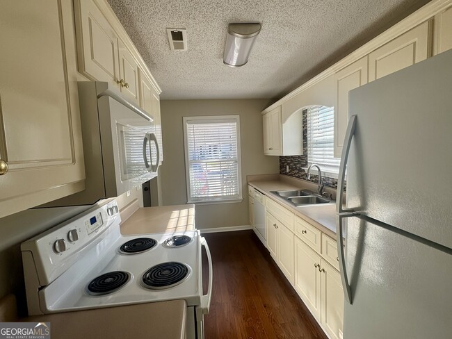 property at 1653 Summerwoods Cir