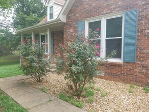 2205 Charlestown Rd in Clarksville, TN - Building Photo - Building Photo