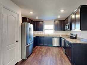 1222 Brenton Leaf Dr in Ruskin, FL - Foto de edificio - Building Photo