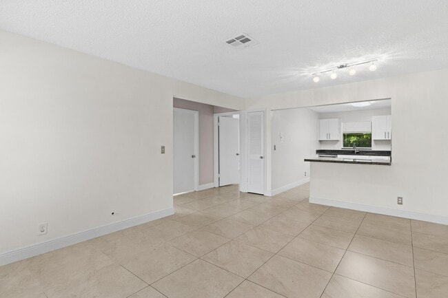 1515 N Federal Hwy in Lake Worth Beach, FL - Building Photo - Building Photo