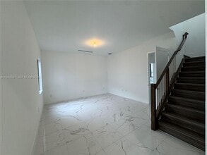 19749 NE 16th Pl in Miami, FL - Building Photo - Building Photo