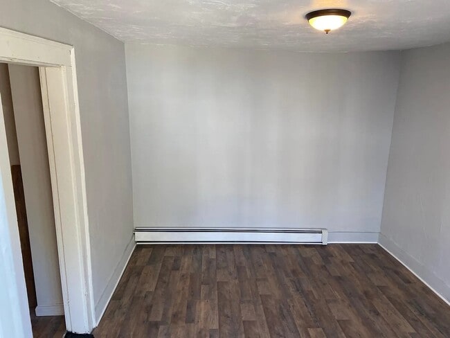 171 Center Ave, Unit Apt 1 in Middleboro, MA - Foto de edificio - Building Photo