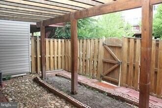2555 Chase Wellesley Dr in Herndon, VA - Building Photo - Building Photo