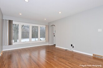 40 Pine Tree Row in Lake Zurich, IL - Building Photo - Building Photo