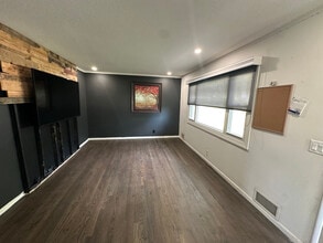 7826 Parker St in Omaha, NE - Building Photo - Building Photo