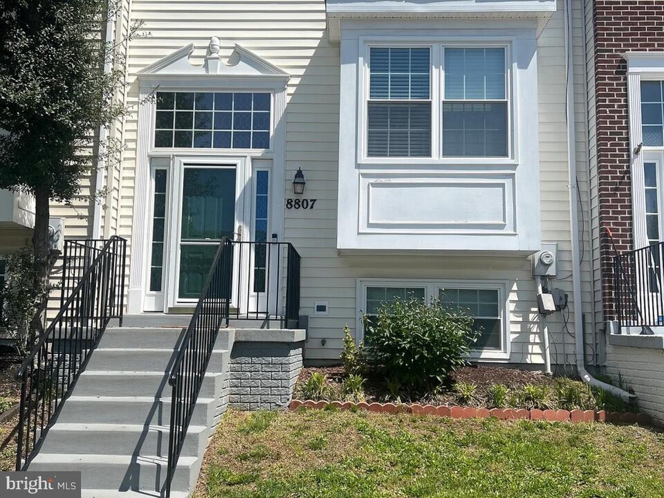 8807 Briarcliff Ln in Frederick, MD - Building Photo