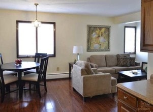 810 Atlantic St, Unit B5 in Bridgeport, CT - Building Photo - Building Photo