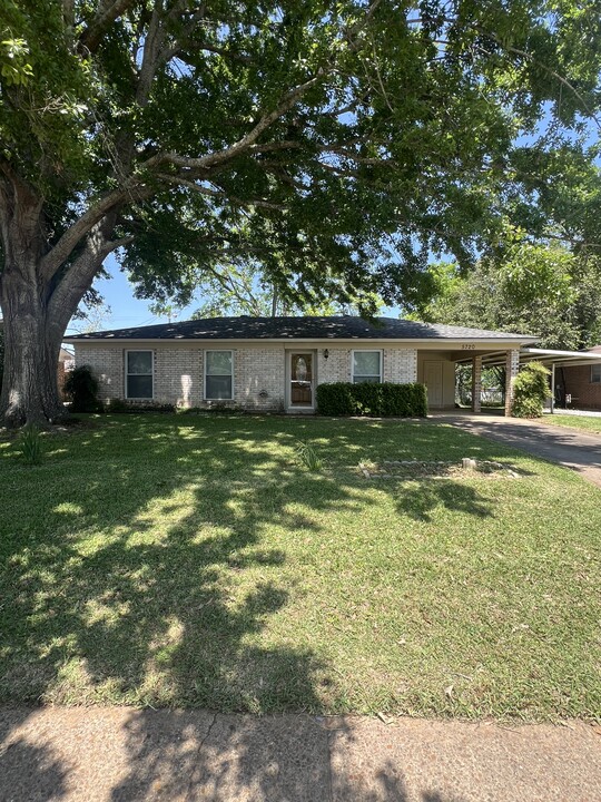 5720 Larkspur Dr in Alexandria, LA - Foto de edificio
