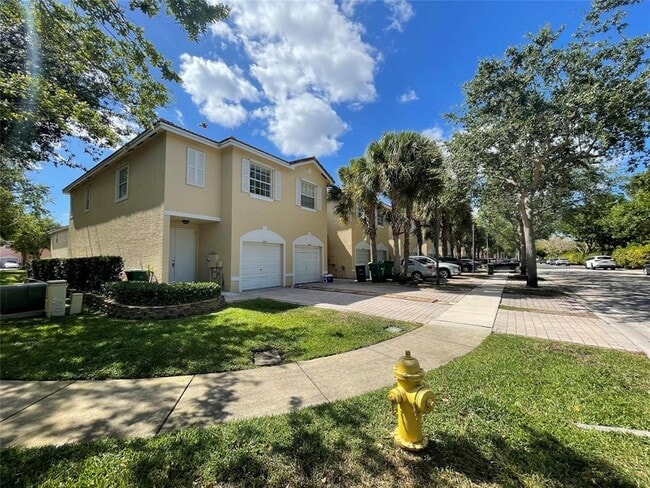 6301 Landings Terrace in Tamarac, FL - Building Photo - Building Photo