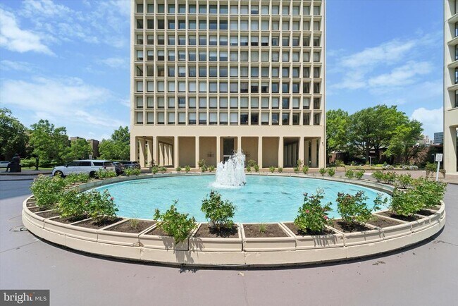 210 Locust St in Philadelphia, PA - Building Photo - Building Photo