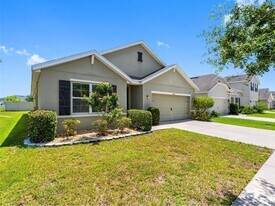 8106 Bilston Village Ln in Gibsonton, FL - Building Photo