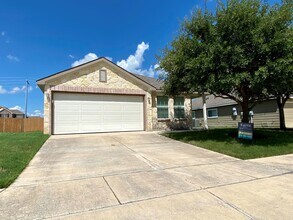 3608 Lazy Diamond in Selma, TX - Building Photo - Building Photo