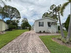 19237 Cedar Crest Ct in North Fort Myers, FL - Building Photo - Building Photo