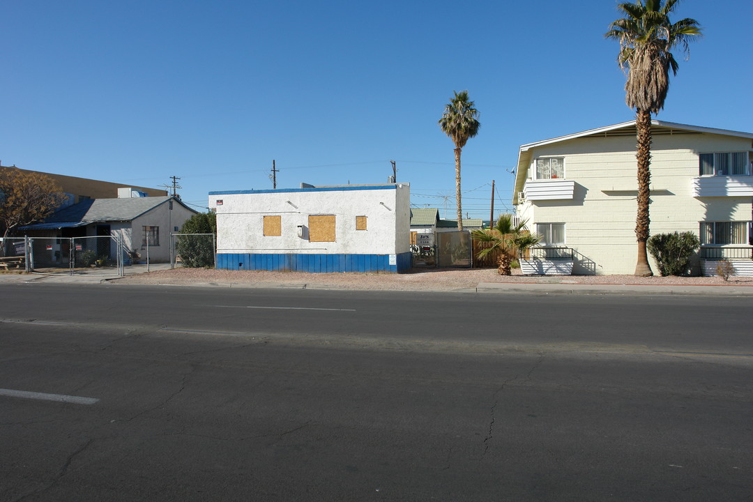 J & S Studio Apartments in Las Vegas, NV - Building Photo