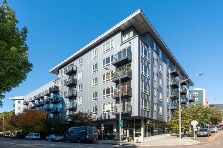 3104 Western Ave in Seattle, WA - Building Photo