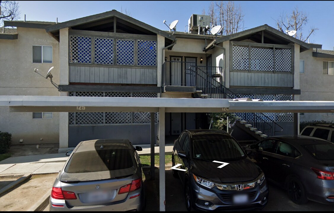 4701 Beechwood St in Bakersfield, CA - Foto de edificio