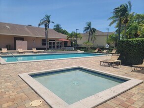671 Cypress Lake Blvd in Pompano Beach, FL - Building Photo - Building Photo