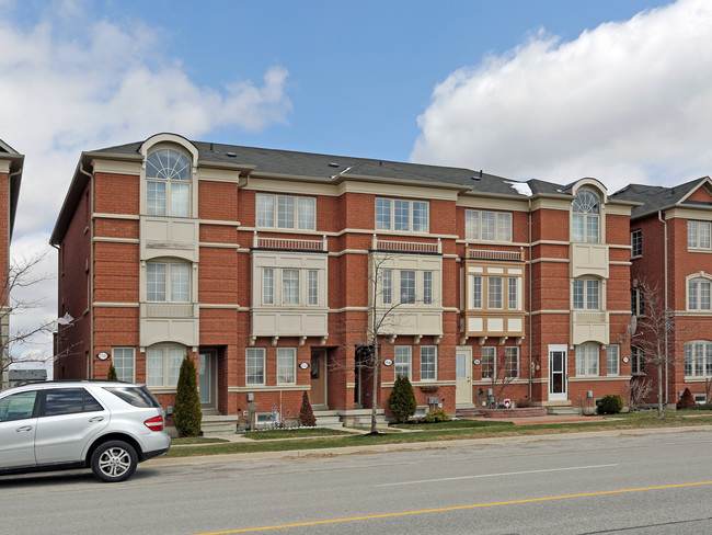 2540-2548 Bur Oak Ave in Markham, ON - Building Photo - Building Photo