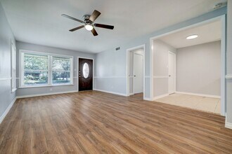 501 Wilmington Dr in Bellaire, TX - Building Photo - Building Photo