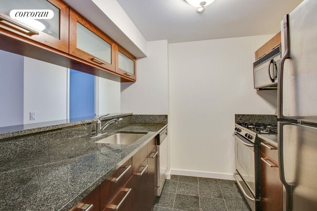 121 E 23rd St in New York, NY - Building Photo - Building Photo