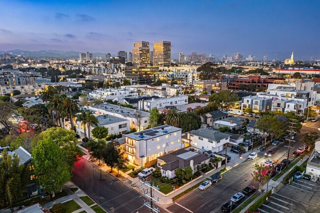 1954 Purdue Ave in Los Angeles, CA - Foto de edificio - Building Photo