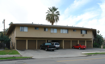 Las Brisas in Corona, CA - Building Photo - Building Photo