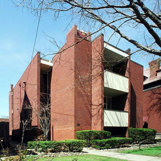 Franklin West Apartments, Leasing Office in Pittsburgh, PA - Foto de edificio - Building Photo