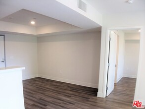 5030 Rosewood Ave in Los Angeles, CA - Building Photo - Building Photo